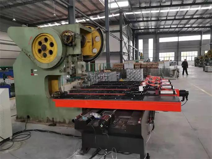 大連數(shù)控沖床送料機銷售廠家,推薦兆豐數(shù)控設備,自動夾鉗, 廠